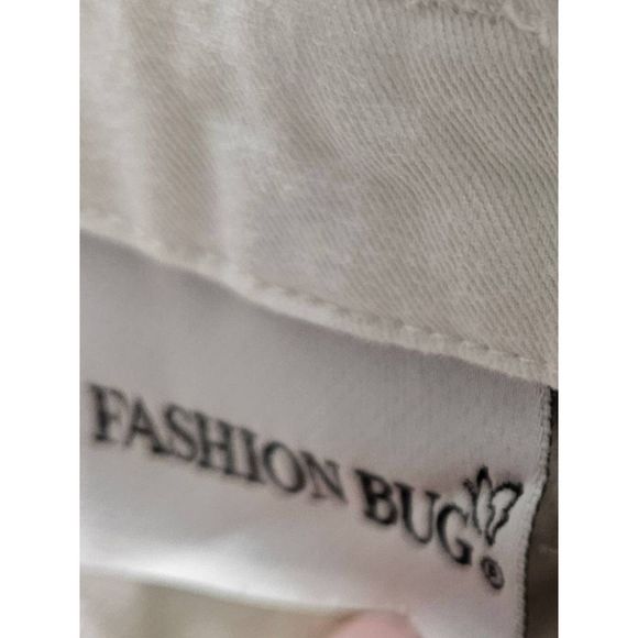 Fashion Bug White Capris - Picture 10 of 11